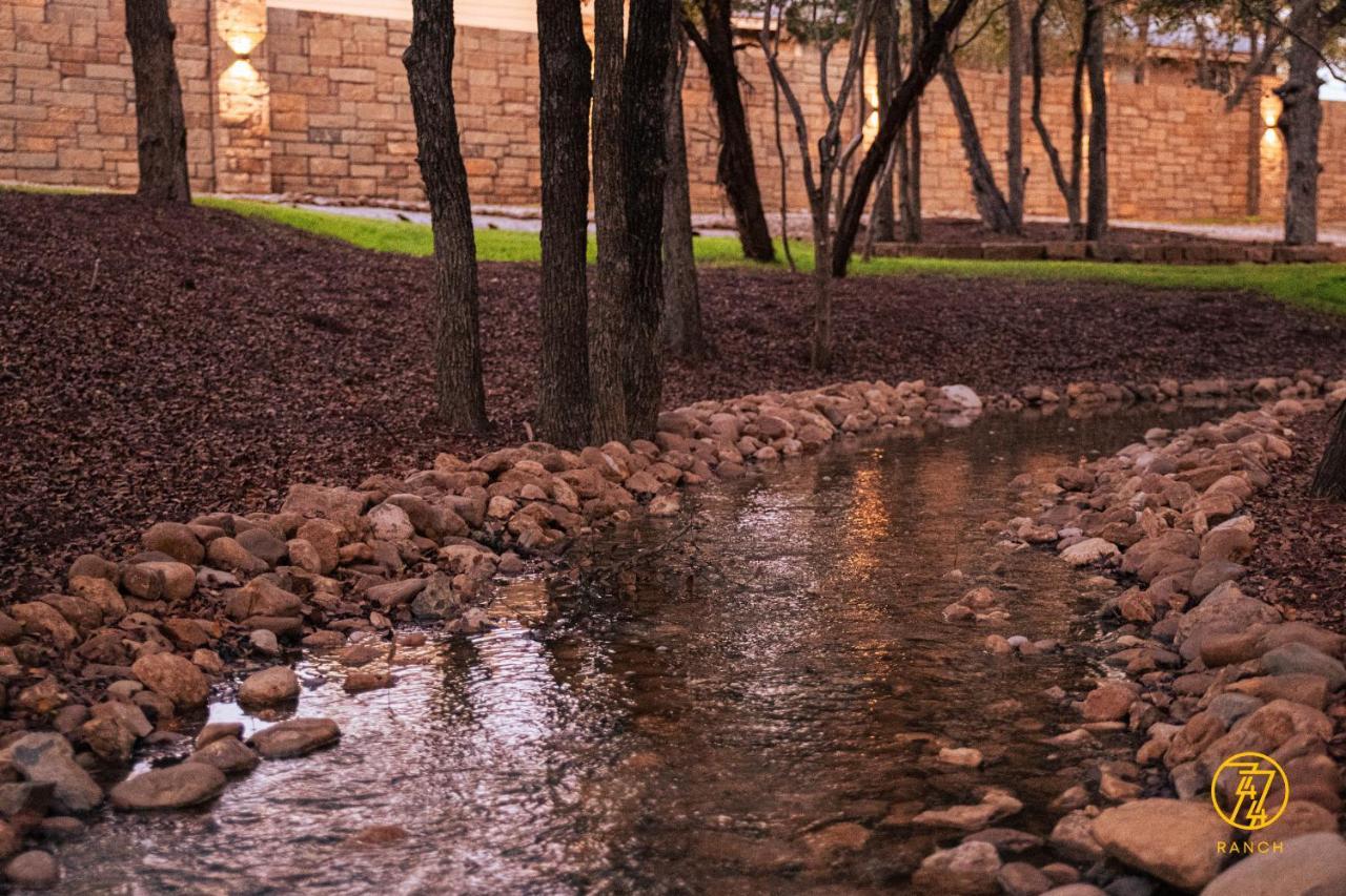 7744 Ranch Glamping Resort Austin Buitenkant foto